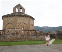 Visitamos Valdizarbe; La ermita de Santa María de Eunate, la Torre de Olkotz y las bodegas Nekeas de Añorbe