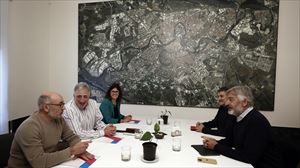 Iruñeko zentsura-mozioa babesten duten taldeek osoko bilkura bertan behera uztearen ondorioez ohartarazi dute