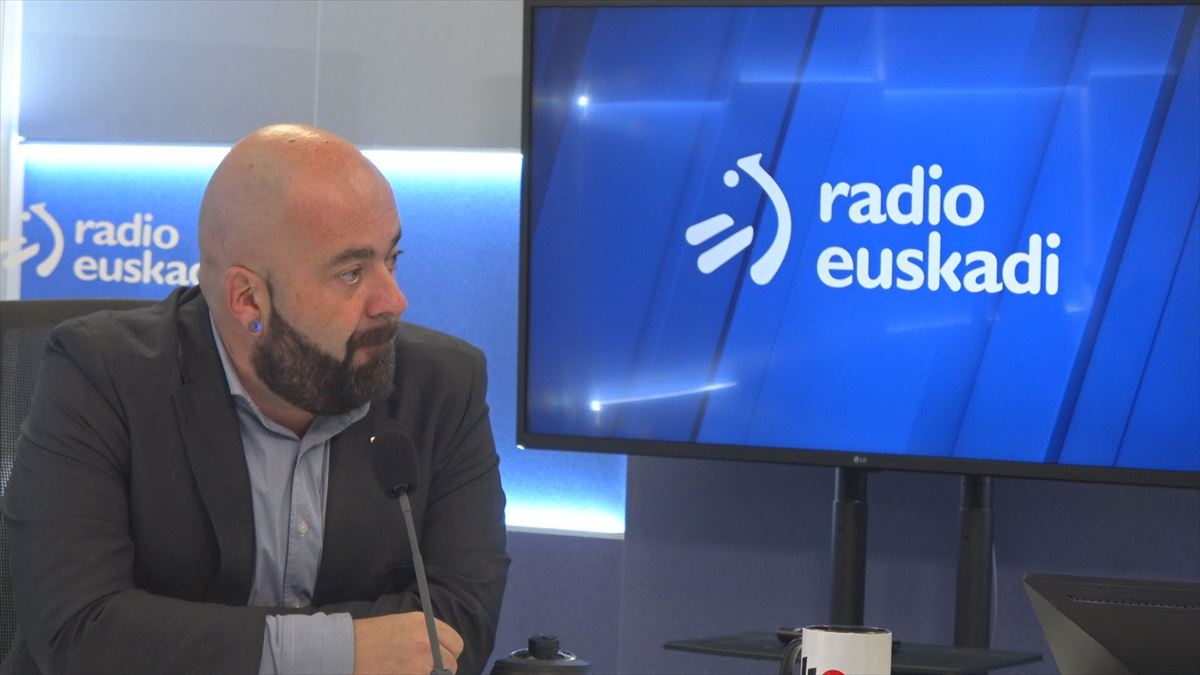 Xabier Legarreta Eusko Jaurlaritzako Migrazio eta Asilo zuzendaria, Radio Euskadin