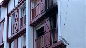 Hendaian 35 urteko gizonezko bat hil da etxebizitza batean izandako sutean
