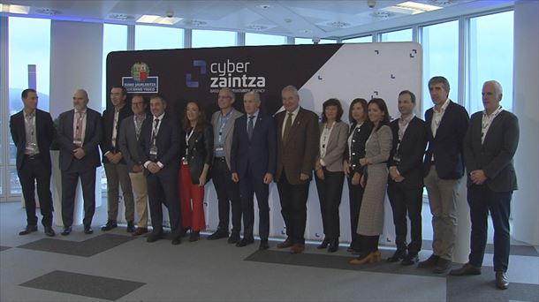 El Consejero Josu Erkoreka ha presidido el acto oficial de presentación de Cyberzaintza. Foto: EITB