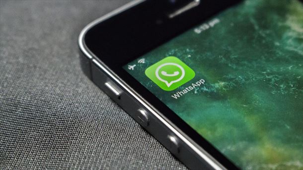 whatsapp aplikazioa, sakeleko telefono batean