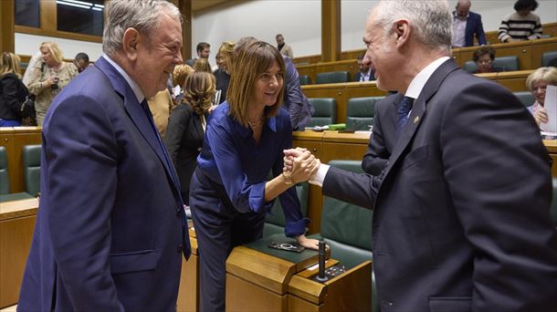 Aspiazu, Mendia y Urkullu, tras aprobarse los Presupuestos.