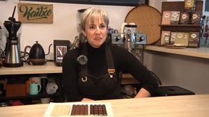 Estatuko txokolate dastatzaile bakarra bilbotarra da, eta orain bere txokolatea egiten du Kaitxo markarekin