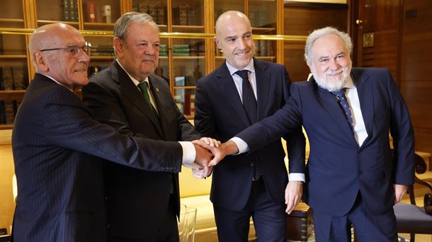 Pedro Azpiazu, y los presidentes de las Cámaras de Comercio de Álava, Bilbao y Gipuzkoa. Imagen:EFE