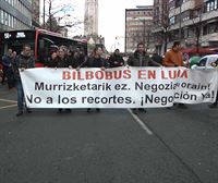 Trabajadores de Bilbobus llevan a cabo este lunes una jornada de huelga de 24 horas