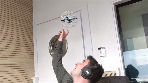Nikolás Iriondo y su drone en Radio Euskadi