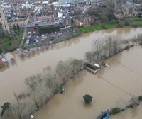 Las inundaciones en Inglaterra obligan a evacuar cientos de hogares y a cancelar trenes