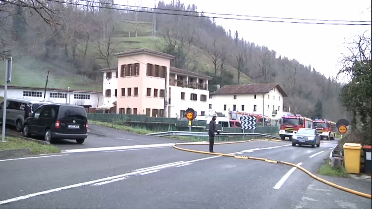 Incendio en Amezketa. Imagen obtenida de un vídeo de EITB Media.