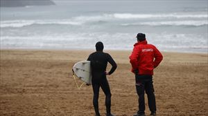 Plastikozko pinporta gehiago agertu dira Bizkaiko hondartzetan, eta jada Aztiren laborategietan daude