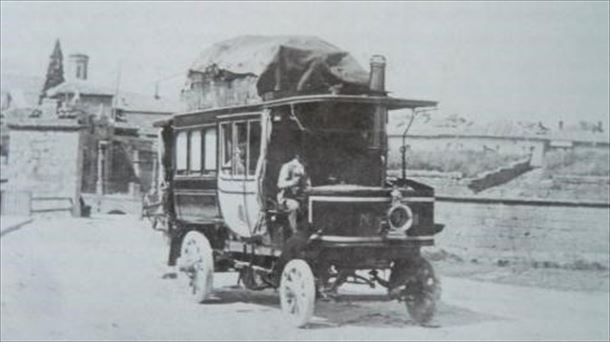 Los primeros autobuses a vapor