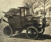 El Ardiurme; un coche eléctrico en Deusto en 1905.