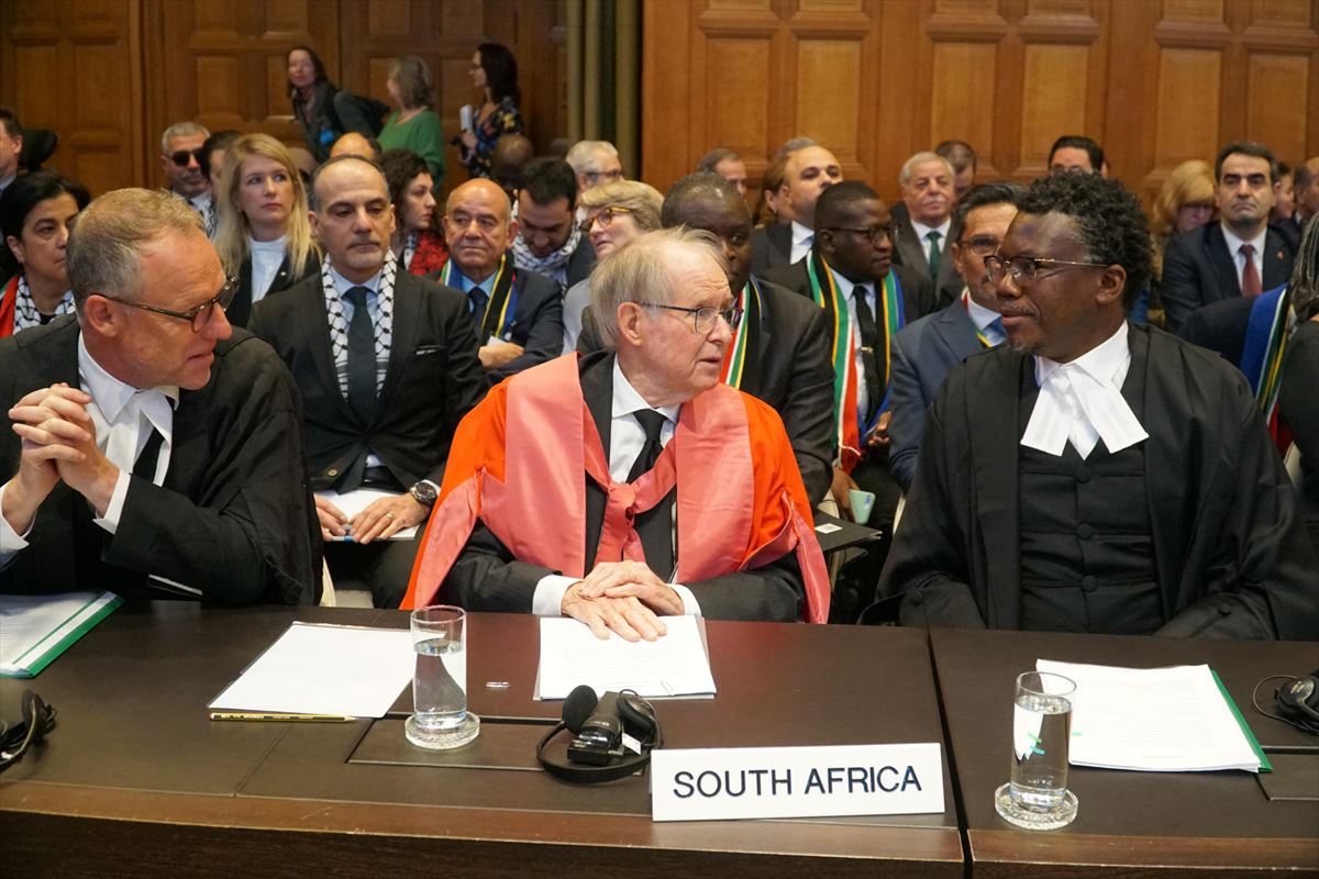 Representantes de la acusación de Sudáfrica en la Corte Internacional de Justicia. Foto: EFE