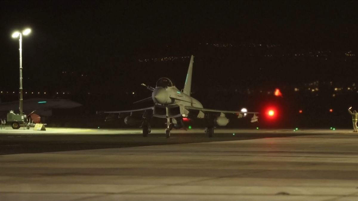 Uno de los aviones que ha participado en el ataque. Imagen obtenida de un vídeo de Agencias.