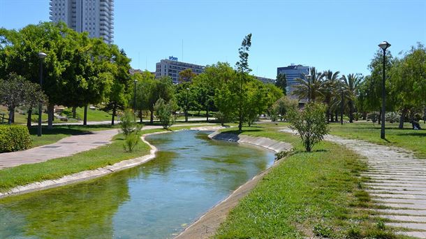 Jardines del Turia: convertir el cauce de un rio abandonado en un jardín urbano ejemplar