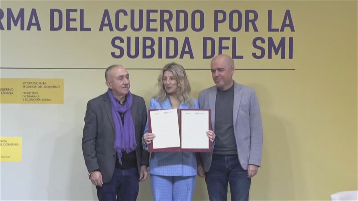 Pepe Álvarez, Yolanda Díaz y Unai Sordo. Imagen obtenida de un vídeo de Agencias.