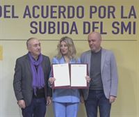 Yolanda Díaz firma con CC. OO. y UGT el acuerdo para la subida del SMI