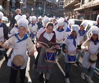 Los primeros redobles de tambor suenan ya en Donostia antes del inicio de la tamborrada