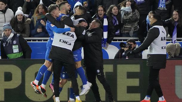 Luis Riojak egin du, penaltiz, Alavesi garaipena eman dion gola. Argazkia: EFE. 