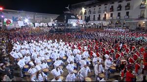 1.600 lagunek osatutako danborradak abiatu du Azpeitiko egun handia