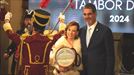 Isabel Verdini ha recibido el Tambor de Oro. Foto: Ayuntamiento de San Sebastián title=