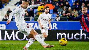 El Eibar gana en El Alcoraz, 2-3, al Huesca, y se sitúa a un punto del ascenso directo