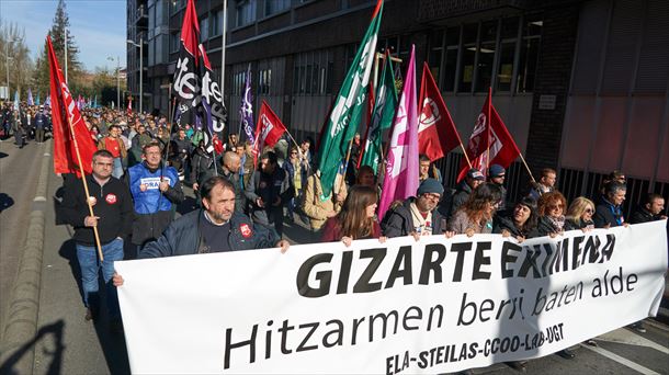 Grebaren hirugarren eguneko manifestazioa Gizarte Ekimeneko ikastetxeetan