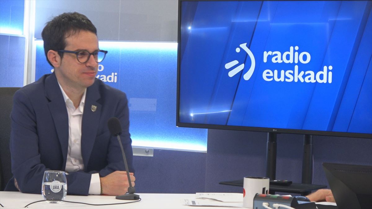 El candidato a lehendakari de EH Bildu, Pello Otxandiano, en Radio Euskadi