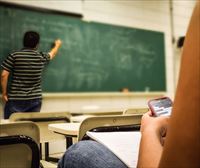 El Consejo Escolar del Estado aconseja prohibir el móvil en primaria y limitar su uso en los institutos