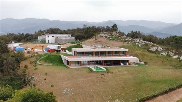 El chalet de lujo en el paraje Txalin, en el monte Igeldo de San Sebastián. Imagen: EITB