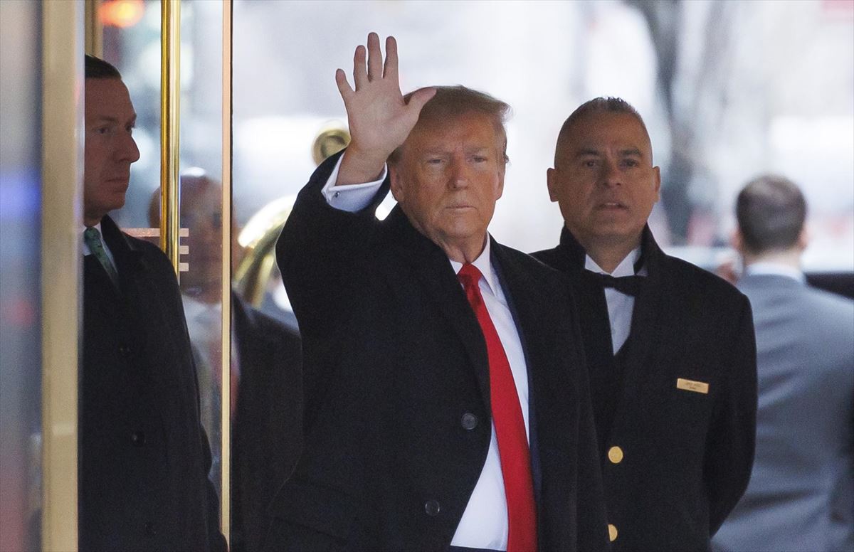 El expresidente de Estados Unidos Donald Trump, a su salida de la Corte. Foto: EFE