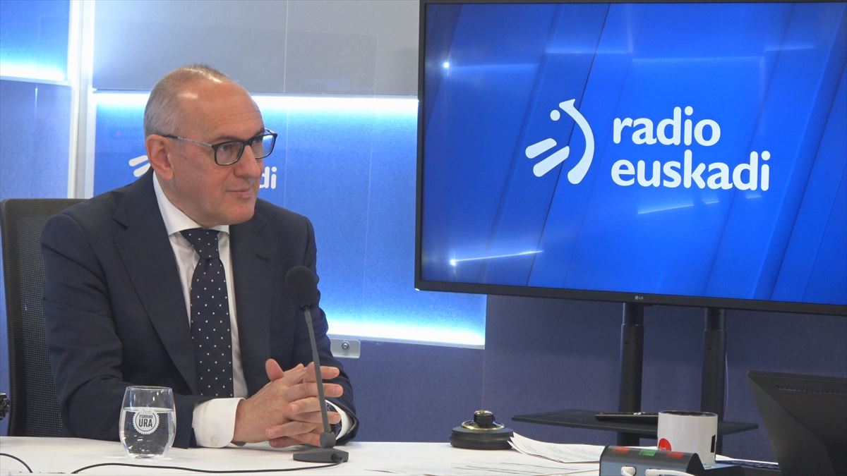 El diputado general de Álava, Ramiro González, en Radio Euskadi