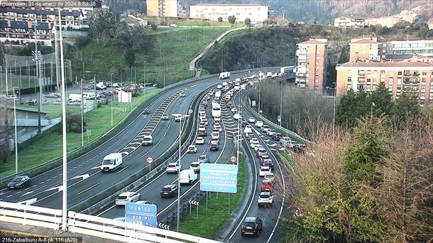 Auto-ilarak Bilbon. Argazkia: Eusko Jaurlaritzako Trafiko Zuzendaritza