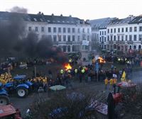 Ehunka nekazarik Bruselara eraman dituzte protestak