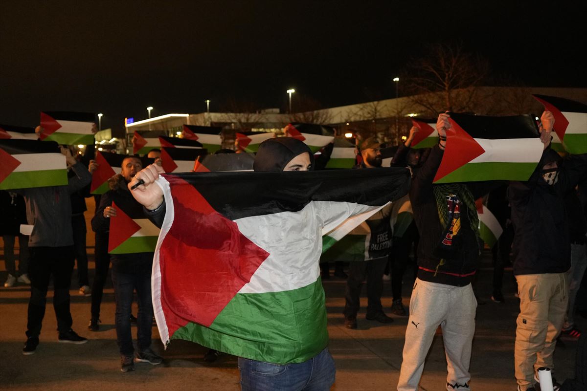 Palestinako bandera bat, Buesa Arenan.