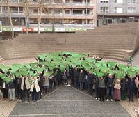 Vitoria-Gasteiz visibiliza el Día Mundial Contra el Cáncer con un gran lazo verde