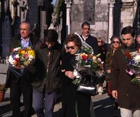 Homenajean en el cementerio de Polloe al socialista Fernando Múgica, asesinado por ETA hace 28 años