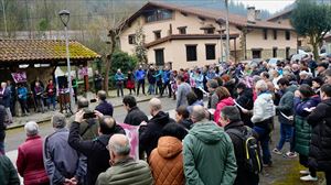 Duela lau urte Zaldibarko zabortegia behera etorrita hil ziren bi lagunak gogoratu dituzte senide eta lagunek