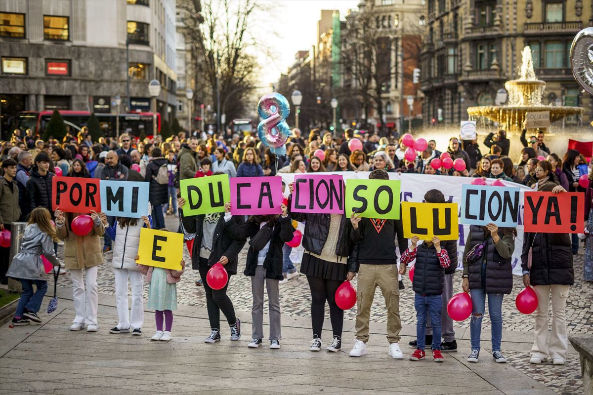 Alumnos y alumnas de los centros concertados en la manifestación del sábado en Bilbao. 