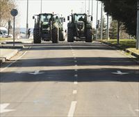 Centenares de tractores bloquean carreteras en Álava y Navarra en la jornada de protesta de los agricultores