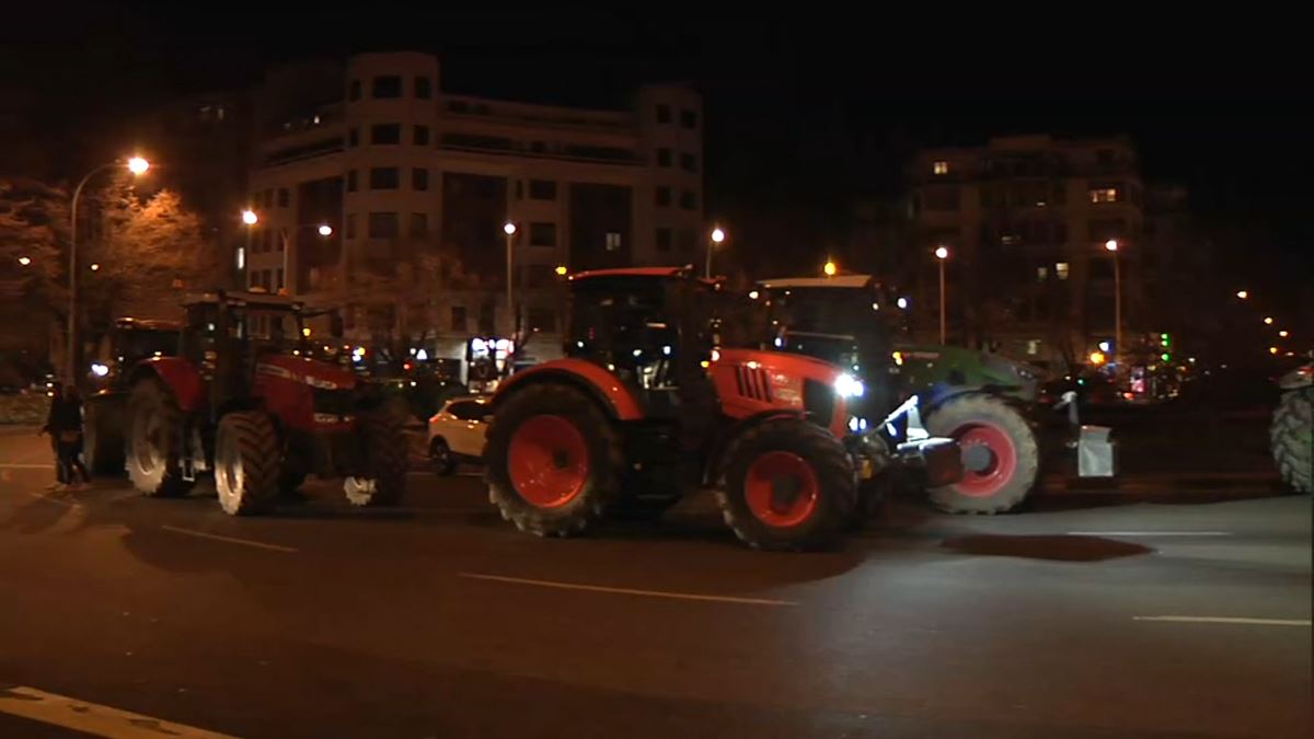 La protesta de tractores llega al centro de Pamplona