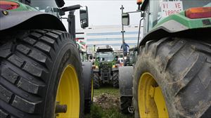 Agricultores de Hegoalde volverán a reclamar hoy ''priorizar'' el sector con una tractorada en Vitoria-Gasteiz