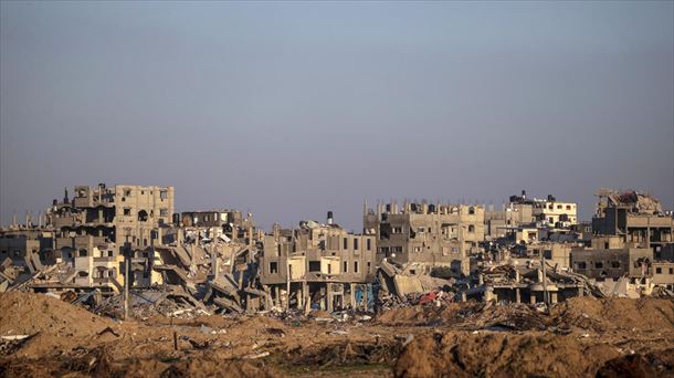 Casas destrozadas en el campo de refugiados palestinos de Al Bureij (Gaza). Foto: EFE