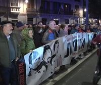 Una concentración rechaza la presencia en Pamplona de Rodolfo Martín Villa