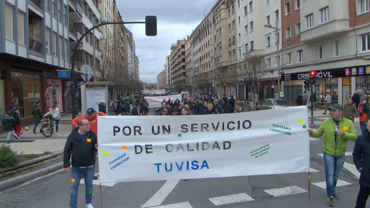 Manifestación de los trabajadores de Tuvisa en Vitoria-Gasteiz. Imagen: EITB