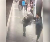 Gizon bat atxilotu dute Bartzelonako metroan 10 emakume jotzeagatik, bat oso bortizki