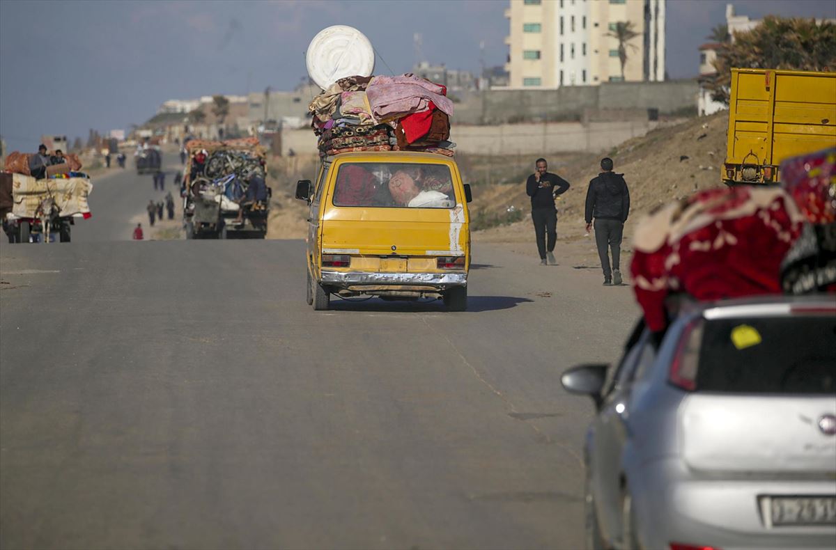 Palestinos huyendo de Rafah. EFE. 