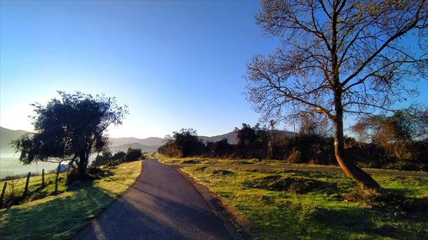 Sol y cielos despejados en Llodio