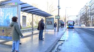 Se prohibirá fumar en las marquesinas de los autobuses urbanos de Donostia
