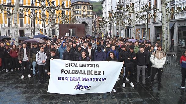 Concentración del movimiento estudiantil Ikasleria Martxan! en Tolosa